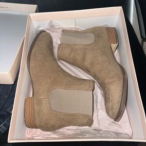 Light taupe suede booties